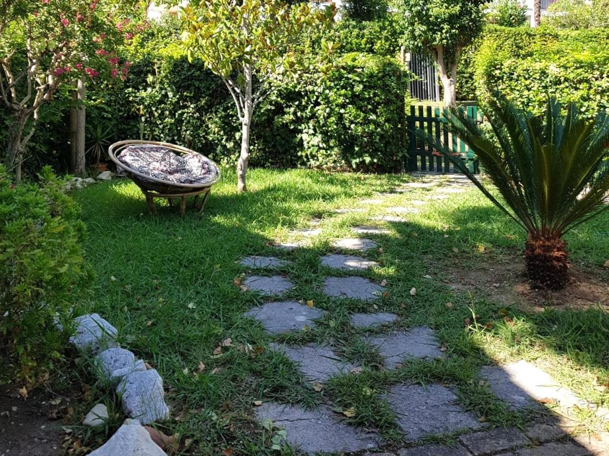 N207 - Numana, Deliziosa Villetta Con Giardino エクステリア 写真